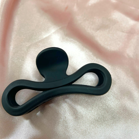 Infinity Matte Black Claw Clip